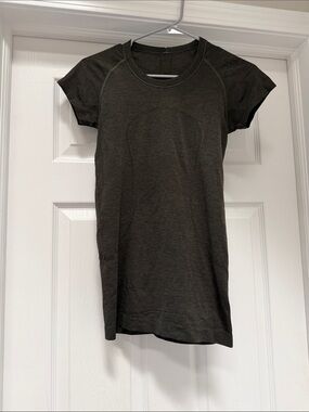 Lululemon Swiftly Women’s Short Sleeve Crewneck Top - Olive Green
